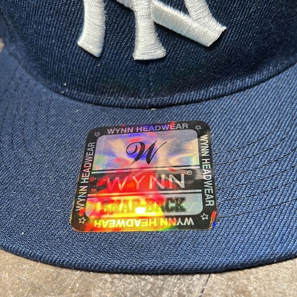 Wynn Snap-Back Headwear New York Yankees Baseball Cap Navy Blue and White NEW - Picture 2 of 6